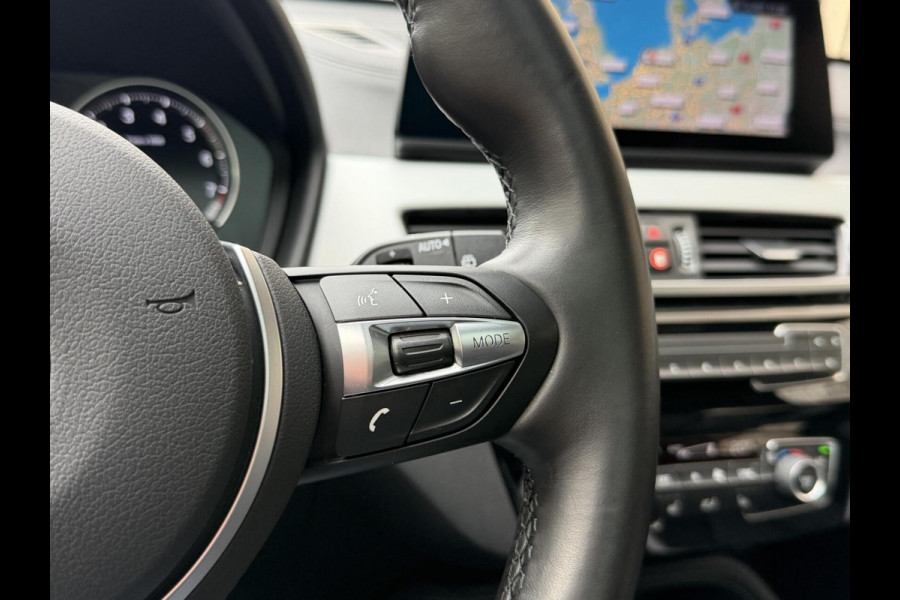BMW X1 xDrive25e M-sport Automaat | Panoramadak | Leren bekleding | LED verlichting | Stoel en Stuurwielverwarming | Trekhaak afneembaa