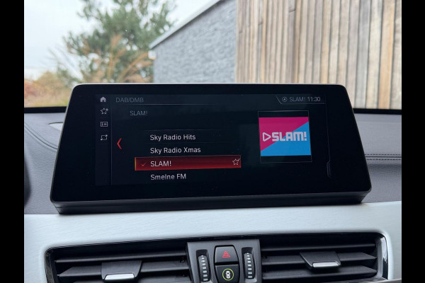 BMW X1 xDrive25e M-sport Automaat | Panoramadak | Leren bekleding | LED verlichting | Stoel en Stuurwielverwarming | Trekhaak afneembaa