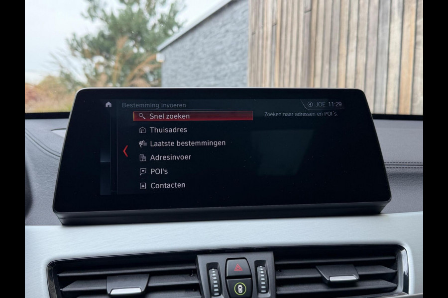 BMW X1 xDrive25e M-sport Automaat | Panoramadak | Leren bekleding | LED verlichting | Stoel en Stuurwielverwarming | Trekhaak afneembaa