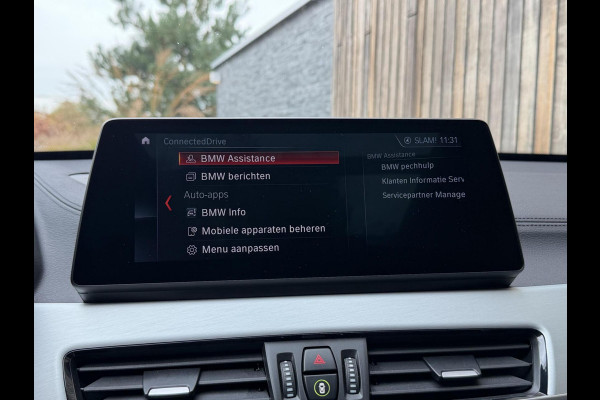 BMW X1 xDrive25e M-sport Automaat | Panoramadak | Leren bekleding | LED verlichting | Stoel en Stuurwielverwarming | Trekhaak afneembaa