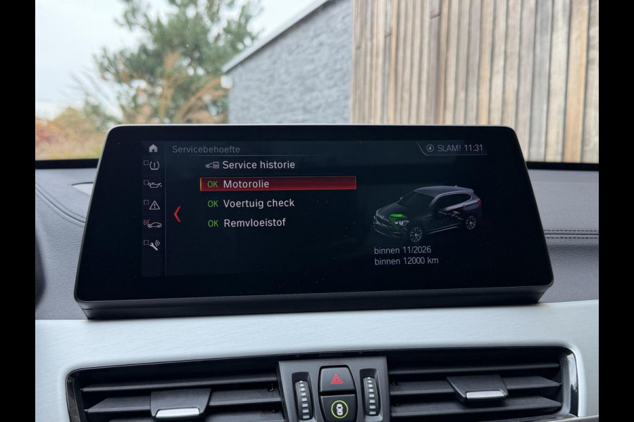 BMW X1 xDrive25e M-sport Automaat | Panoramadak | Leren bekleding | LED verlichting | Stoel en Stuurwielverwarming | Trekhaak afneembaa