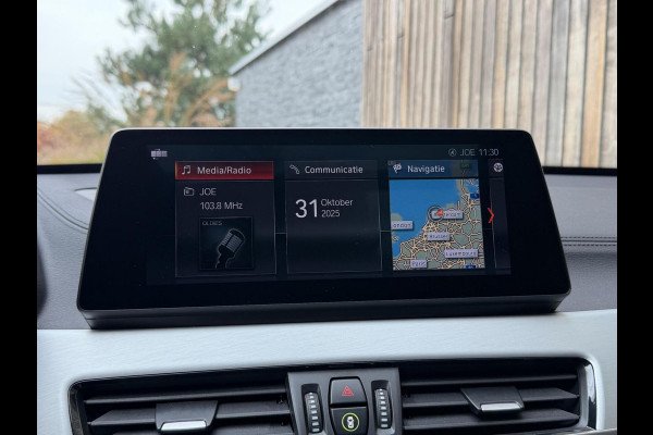 BMW X1 xDrive25e M-sport Automaat | Panoramadak | Leren bekleding | LED verlichting | Stoel en Stuurwielverwarming | Trekhaak afneembaa