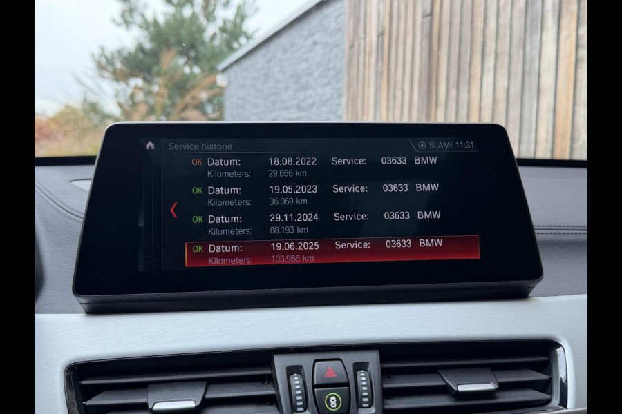 BMW X1 xDrive25e M-sport Automaat | Panoramadak | Leren bekleding | LED verlichting | Stoel en Stuurwielverwarming | Trekhaak afneembaa