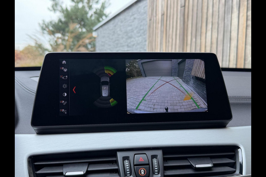 BMW X1 xDrive25e M-sport Automaat | Panoramadak | Leren bekleding | LED verlichting | Stoel en Stuurwielverwarming | Trekhaak afneembaa