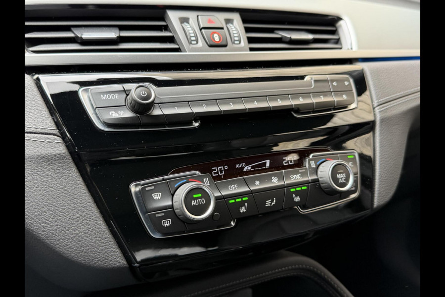 BMW X1 xDrive25e M-sport Automaat | Panoramadak | Leren bekleding | LED verlichting | Stoel en Stuurwielverwarming | Trekhaak afneembaa
