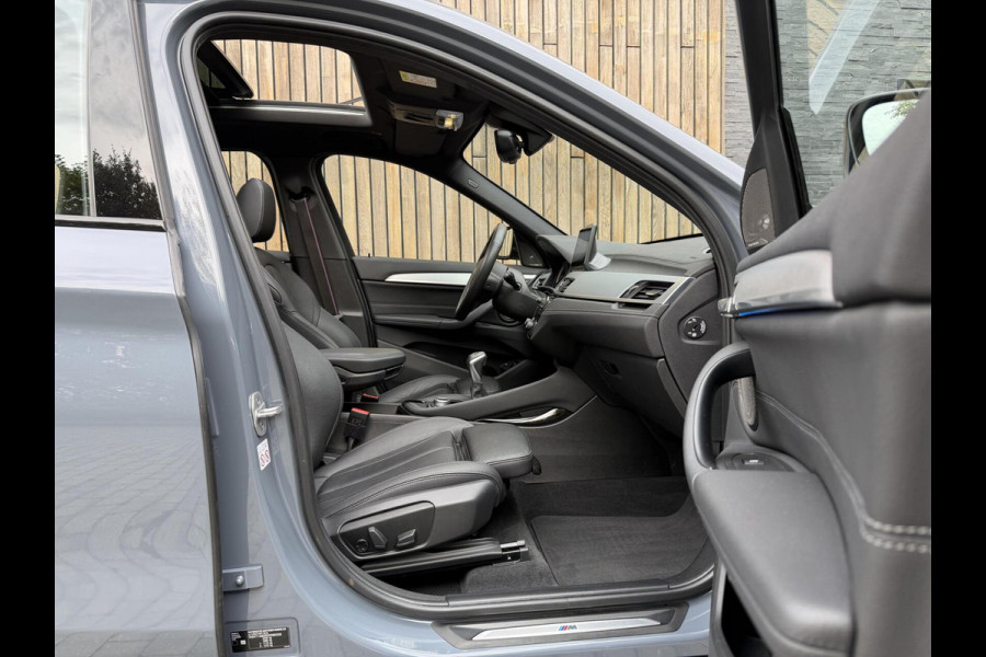 BMW X1 xDrive25e M-sport Automaat | Panoramadak | Leren bekleding | LED verlichting | Stoel en Stuurwielverwarming | Trekhaak afneembaa