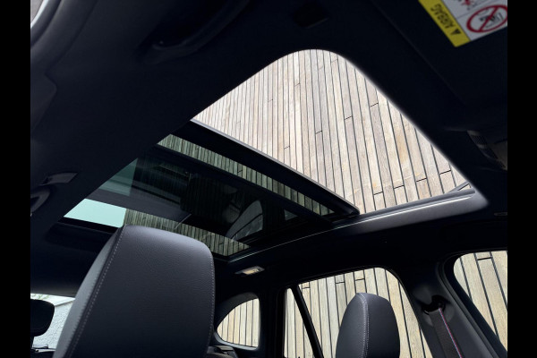 BMW X1 xDrive25e M-sport Automaat | Panoramadak | Leren bekleding | LED verlichting | Stoel en Stuurwielverwarming | Trekhaak afneembaa