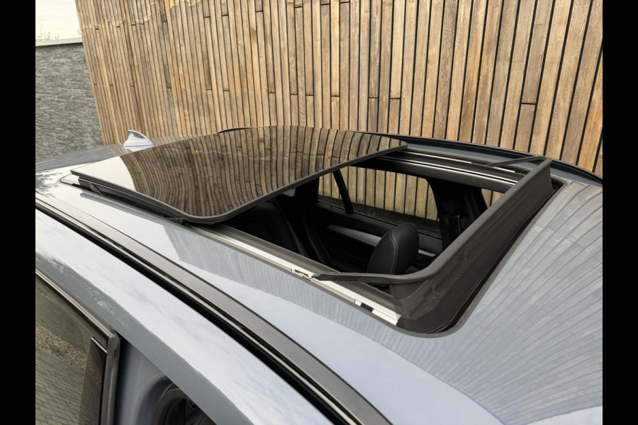 BMW X1 xDrive25e M-sport Automaat | Panoramadak | Leren bekleding | LED verlichting | Stoel en Stuurwielverwarming | Trekhaak afneembaa