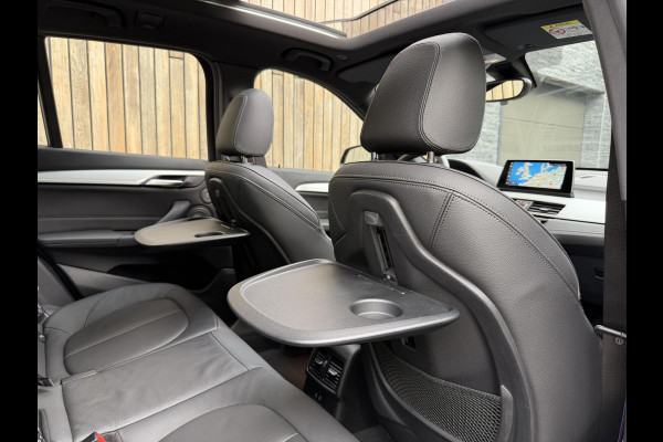 BMW X1 xDrive25e M-sport Automaat | Panoramadak | Leren bekleding | LED verlichting | Stoel en Stuurwielverwarming | Trekhaak afneembaa