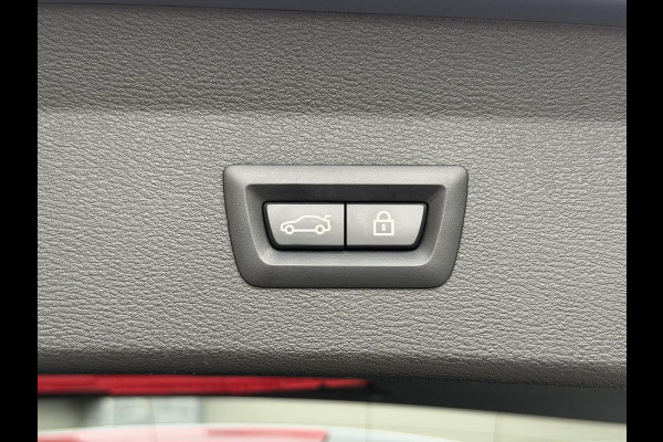 BMW X1 xDrive25e M-sport Automaat | Panoramadak | Leren bekleding | LED verlichting | Stoel en Stuurwielverwarming | Trekhaak afneembaa