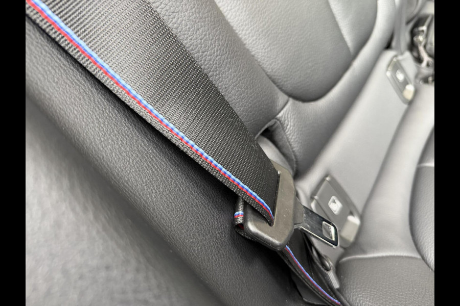 BMW X1 xDrive25e M-sport Automaat | Panoramadak | Leren bekleding | LED verlichting | Stoel en Stuurwielverwarming | Trekhaak afneembaa