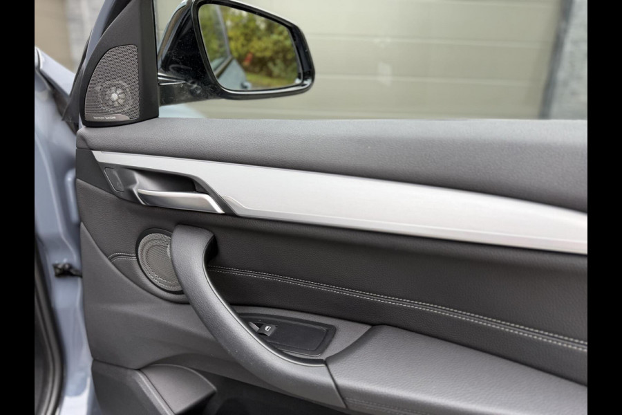 BMW X1 xDrive25e M-sport Automaat | Panoramadak | Leren bekleding | LED verlichting | Stoel en Stuurwielverwarming | Trekhaak afneembaa