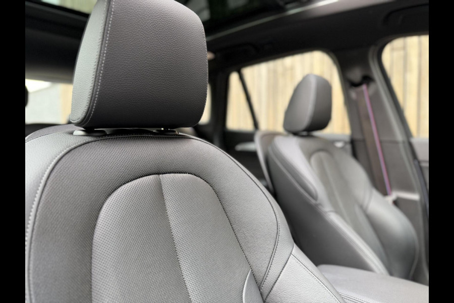BMW X1 xDrive25e M-sport Automaat | Panoramadak | Leren bekleding | LED verlichting | Stoel en Stuurwielverwarming | Trekhaak afneembaa