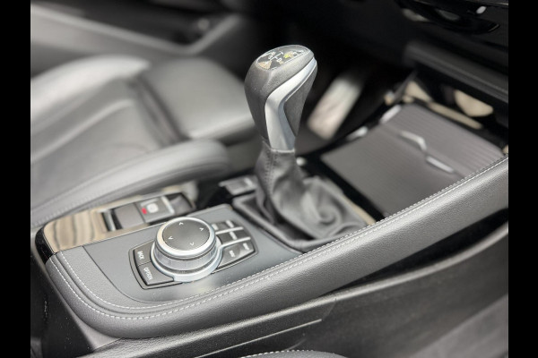 BMW X1 xDrive25e M-sport Automaat | Panoramadak | Leren bekleding | LED verlichting | Stoel en Stuurwielverwarming | Trekhaak afneembaa