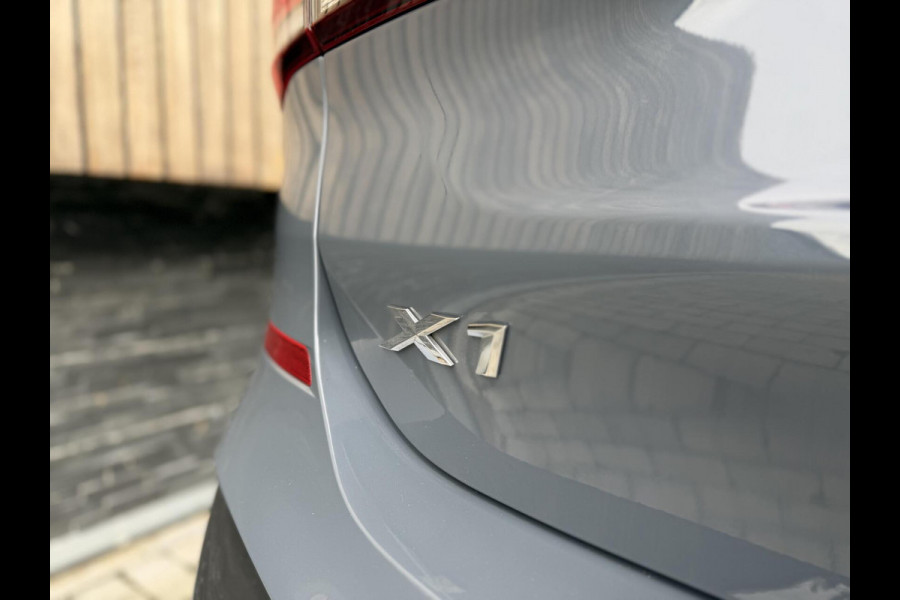 BMW X1 xDrive25e M-sport Automaat | Panoramadak | Leren bekleding | LED verlichting | Stoel en Stuurwielverwarming | Trekhaak afneembaa
