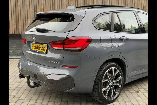 BMW X1 xDrive25e M-sport Automaat | Panoramadak | Leren bekleding | LED verlichting | Stoel en Stuurwielverwarming | Trekhaak afneembaa