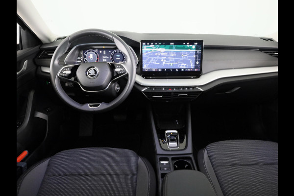 Škoda Octavia Combi 1.5 TSI MHEV Business Edition 115 pk DSG | Verlengde garantie | Navigatie | Trekhaak (wegklapbaar) | Parkeersensoren | Achteruitrijcamera | Stoelverwarming |