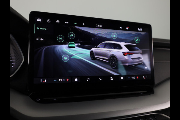 Škoda Octavia Combi 1.5 TSI MHEV Business Edition 115 pk DSG | Verlengde garantie | Navigatie | Trekhaak (wegklapbaar) | Parkeersensoren | Achteruitrijcamera | Stoelverwarming |