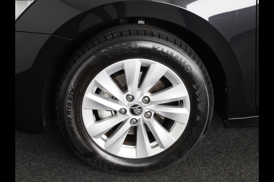 Škoda Octavia Combi 1.5 TSI MHEV Business Edition 115 pk DSG | Verlengde garantie | Navigatie | Trekhaak (wegklapbaar) | Parkeersensoren | Achteruitrijcamera | Stoelverwarming |