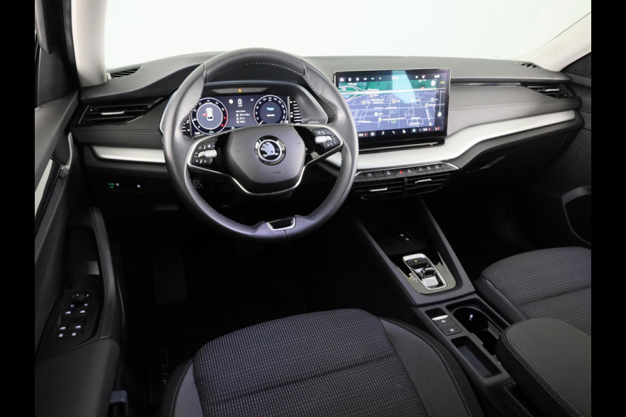 Škoda Octavia Combi 1.5 TSI MHEV Business Edition 115 pk DSG | Verlengde garantie | Navigatie | Trekhaak (wegklapbaar) | Parkeersensoren | Achteruitrijcamera | Stoelverwarming |