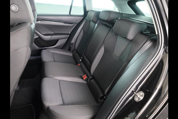 Škoda Octavia Combi 1.5 TSI MHEV Business Edition 115 pk DSG | Verlengde garantie | Navigatie | Trekhaak (wegklapbaar) | Parkeersensoren | Achteruitrijcamera | Stoelverwarming |