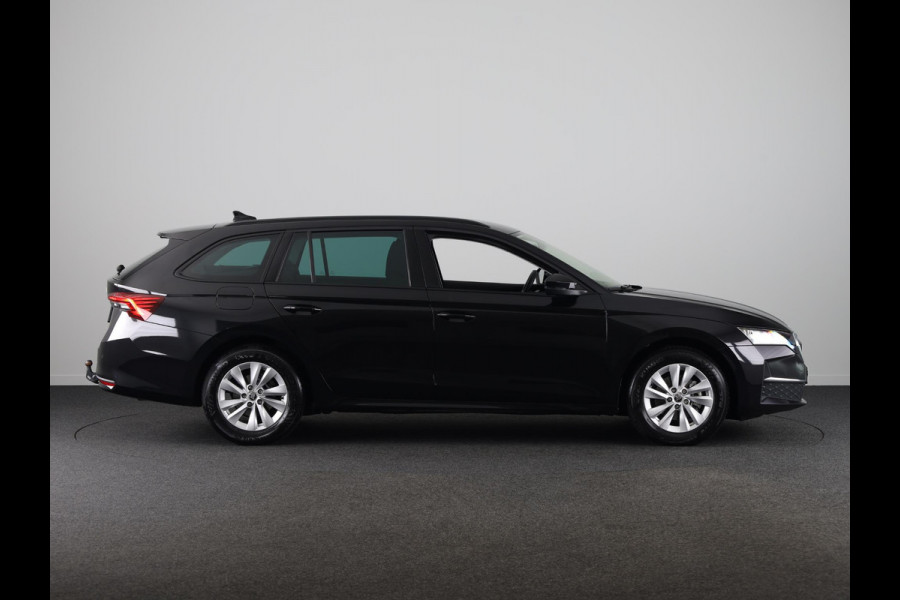 Škoda Octavia Combi 1.5 TSI MHEV Business Edition 115 pk DSG | Verlengde garantie | Navigatie | Trekhaak (wegklapbaar) | Parkeersensoren | Achteruitrijcamera | Stoelverwarming |