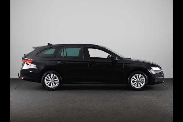 Škoda Octavia Combi 1.5 TSI MHEV Business Edition 115 pk DSG | Verlengde garantie | Navigatie | Trekhaak (wegklapbaar) | Parkeersensoren | Achteruitrijcamera | Stoelverwarming |