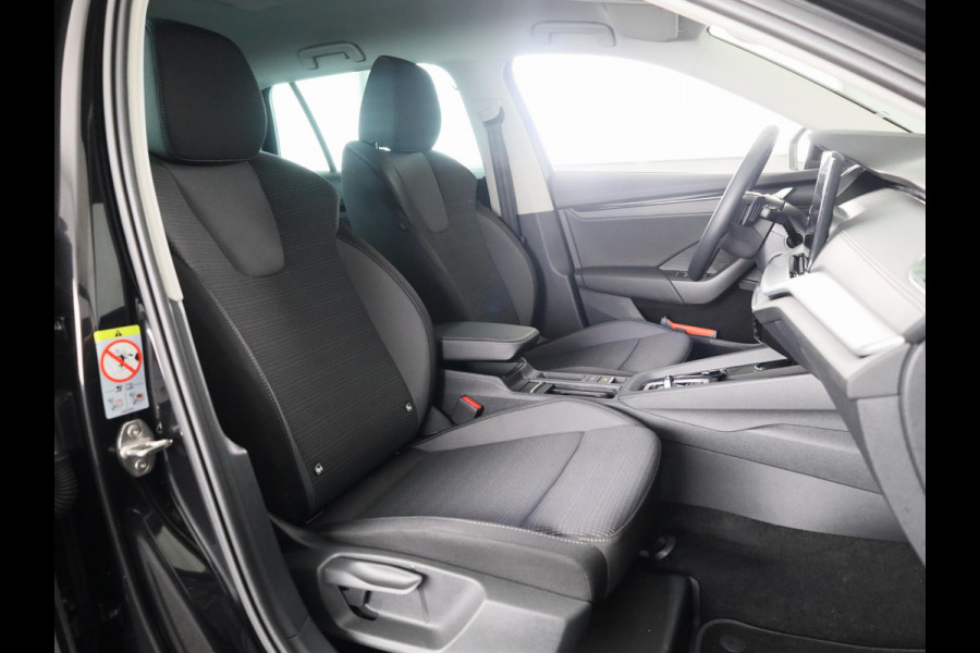 Škoda Octavia Combi 1.5 TSI MHEV Business Edition 115 pk DSG | Verlengde garantie | Navigatie | Trekhaak (wegklapbaar) | Parkeersensoren | Achteruitrijcamera | Stoelverwarming |