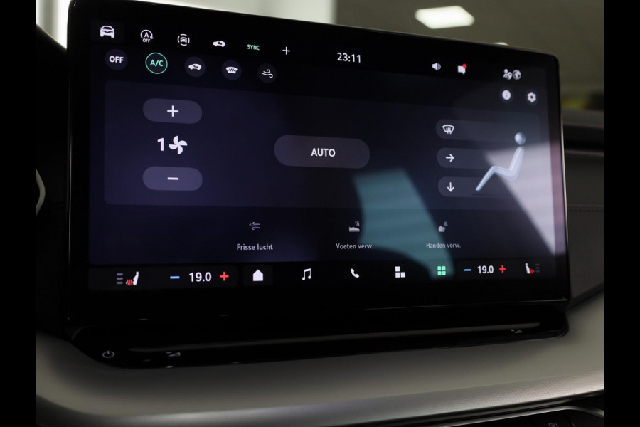 Škoda Octavia Combi 1.5 TSI MHEV Business Edition 115 pk DSG | Verlengde garantie | Navigatie | Trekhaak (wegklapbaar) | Parkeersensoren | Achteruitrijcamera | Stoelverwarming |