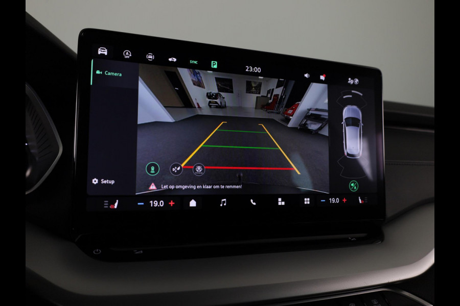 Škoda Octavia Combi 1.5 TSI MHEV Business Edition 115 pk DSG | Verlengde garantie | Navigatie | Trekhaak (wegklapbaar) | Parkeersensoren | Achteruitrijcamera | Stoelverwarming |