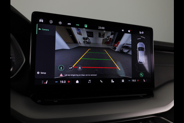 Škoda Octavia Combi 1.5 TSI MHEV Business Edition 115 pk DSG | Verlengde garantie | Navigatie | Trekhaak (wegklapbaar) | Parkeersensoren | Achteruitrijcamera | Stoelverwarming |