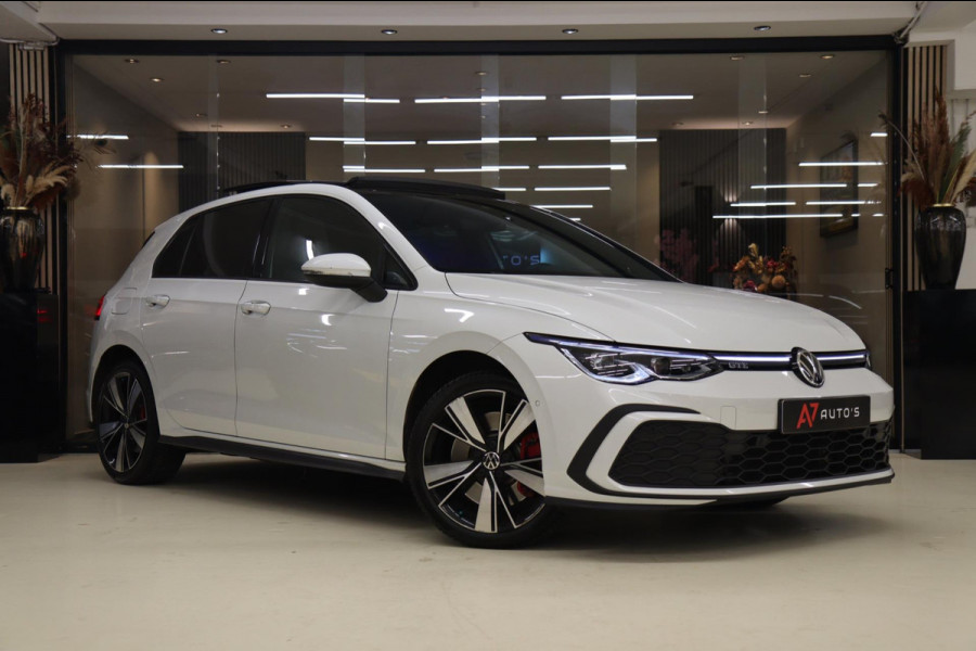 Volkswagen Golf 1.4 eHybrid GTE / PANO/HUD/IQLIGHT/CAM/CARPLAY/VOL