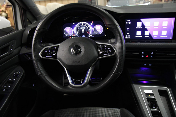 Volkswagen Golf 1.4 eHybrid GTE / PANO/HUD/IQLIGHT/CAM/CARPLAY/VOL