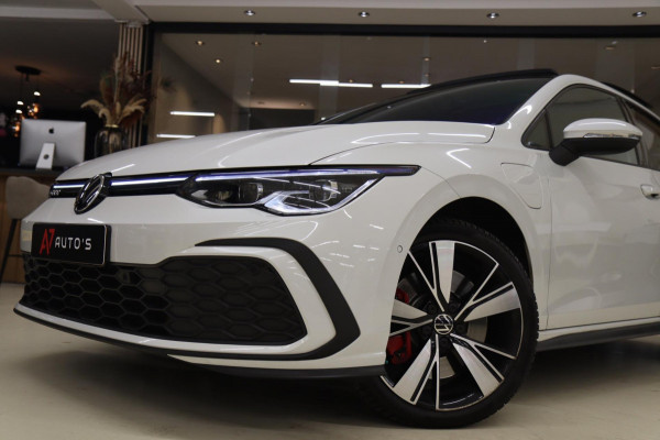 Volkswagen Golf 1.4 eHybrid GTE / PANO/HUD/IQLIGHT/CAM/CARPLAY/VOL