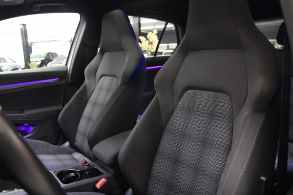 Volkswagen Golf 1.4 eHybrid GTE / PANO/HUD/IQLIGHT/CAM/CARPLAY/VOL