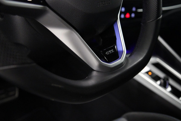 Volkswagen Golf 1.4 eHybrid GTE / PANO/HUD/IQLIGHT/CAM/CARPLAY/VOL