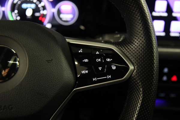 Volkswagen Golf 1.4 eHybrid GTE / PANO/HUD/IQLIGHT/CAM/CARPLAY/VOL