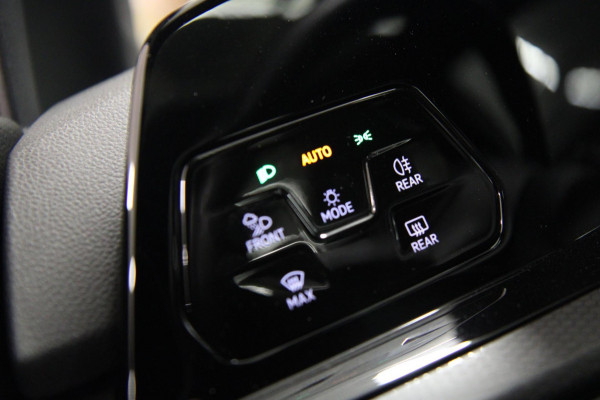 Volkswagen Golf 1.4 eHybrid GTE / PANO/HUD/IQLIGHT/CAM/CARPLAY/VOL