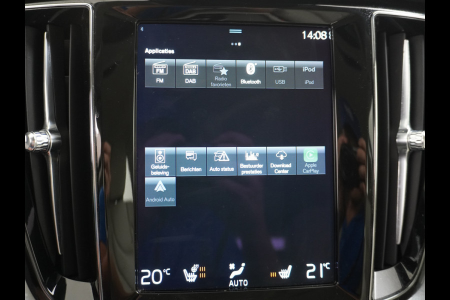 Volvo V60 2.0T AUT-7 Inscription Leder MHEV Apple Carplay Android Auto Harman&Kardon®-Hifi Camera Adap.Cruise Elek.Stoelen Stuur+Stoelverw Lmv 18" Led Elek. Achterklep Regen-Lichtsensor Collision Avoidance Bluetooth Wifi 1e Eigenaar €50.755 Nieuwprijs Zeer compleet MHEV-Mild-Hybrid 1.800kg trekvermogen