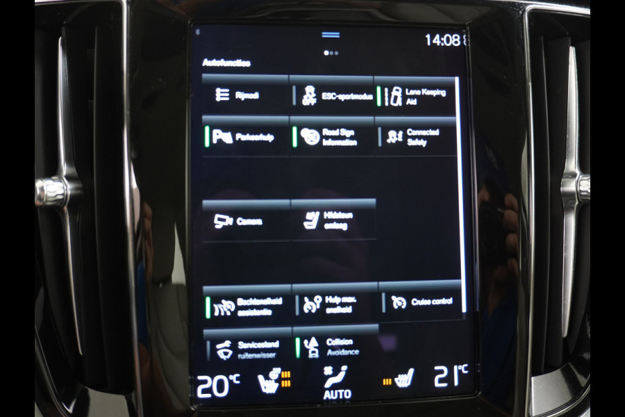 Volvo V60 2.0T AUT-7 Inscription Leder MHEV Apple Carplay Android Auto Harman&Kardon®-Hifi Camera Adap.Cruise Elek.Stoelen Stuur+Stoelverw Lmv 18" Led Elek. Achterklep Regen-Lichtsensor Collision Avoidance Bluetooth Wifi 1e Eigenaar €50.755 Nieuwprijs Zeer compleet MHEV-Mild-Hybrid 1.800kg trekvermogen