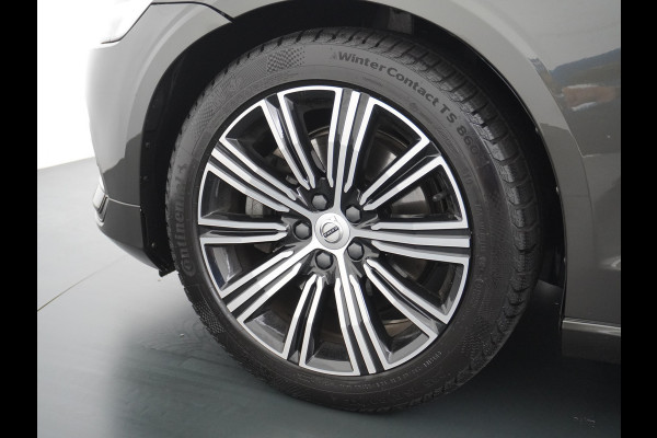 Volvo V60 2.0T AUT-7 Inscription Leder MHEV Apple Carplay Android Auto Harman&Kardon®-Hifi Camera Adap.Cruise Elek.Stoelen Stuur+Stoelverw Lmv 18" Led Elek. Achterklep Regen-Lichtsensor Collision Avoidance Bluetooth Wifi 1e Eigenaar €50.755 Nieuwprijs Zeer compleet MHEV-Mild-Hybrid 1.800kg trekvermogen