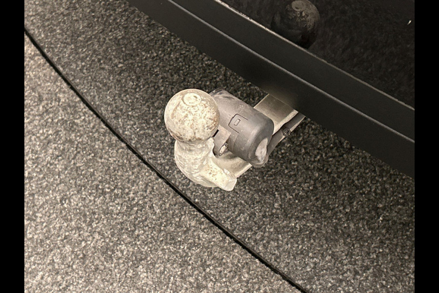 BMW iX3 Executive 80 kWh * SOH 98% * Pano/dak Trekhaak Camera Origineel NL