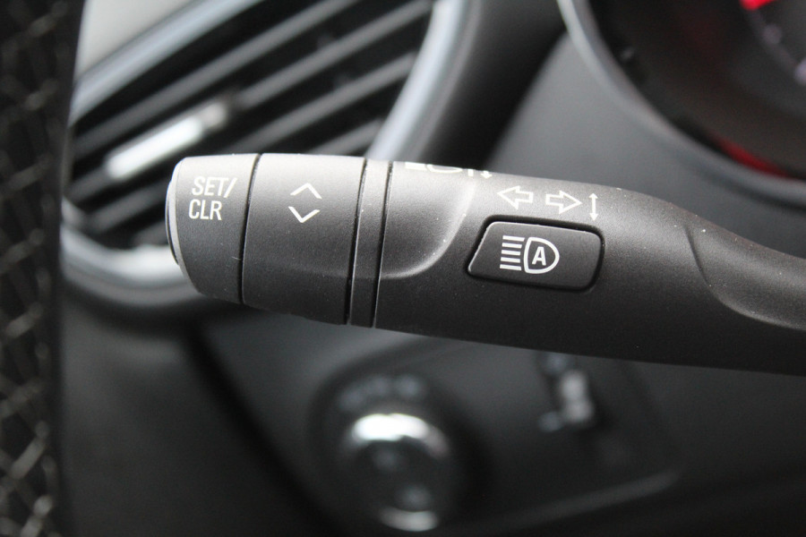 Opel Crossland 1.2-110pk Turbo Ultimate. Mooie en luxe hoogzitter met weinig km's ! Volautm. airco dual, cruise control, camera, comfortstoelen, metallic lak,  LM wielen, navigatie, telefoonvoorb., LED verlichting  etc.