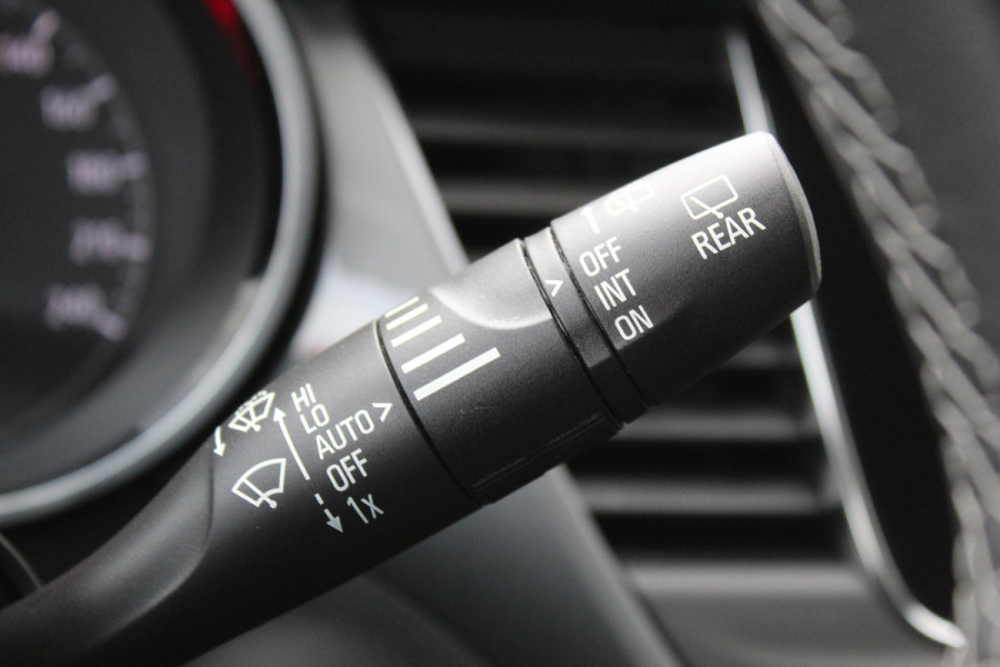 Opel Crossland 1.2-110pk Turbo Ultimate. Mooie en luxe hoogzitter met weinig km's ! Volautm. airco dual, cruise control, camera, comfortstoelen, metallic lak,  LM wielen, navigatie, telefoonvoorb., LED verlichting  etc.