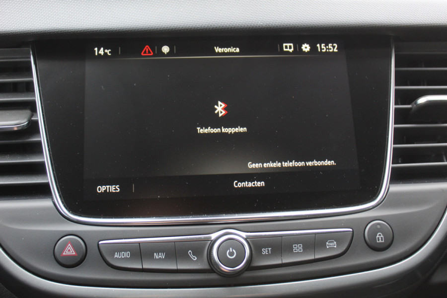 Opel Crossland 1.2-110pk Turbo Ultimate. Mooie en luxe hoogzitter met weinig km's ! Volautm. airco dual, cruise control, camera, comfortstoelen, metallic lak,  LM wielen, navigatie, telefoonvoorb., LED verlichting  etc.