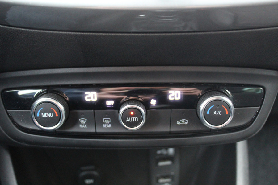 Opel Crossland 1.2-110pk Turbo Ultimate. Mooie en luxe hoogzitter met weinig km's ! Volautm. airco dual, cruise control, camera, comfortstoelen, metallic lak,  LM wielen, navigatie, telefoonvoorb., LED verlichting  etc.