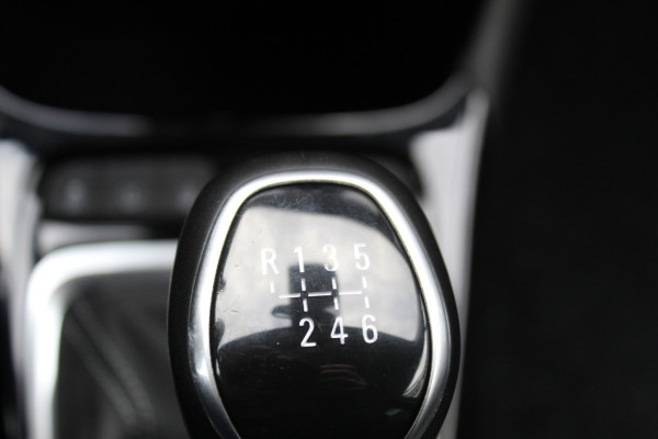 Opel Crossland 1.2-110pk Turbo Ultimate. Mooie en luxe hoogzitter met weinig km's ! Volautm. airco dual, cruise control, camera, comfortstoelen, metallic lak,  LM wielen, navigatie, telefoonvoorb., LED verlichting  etc.