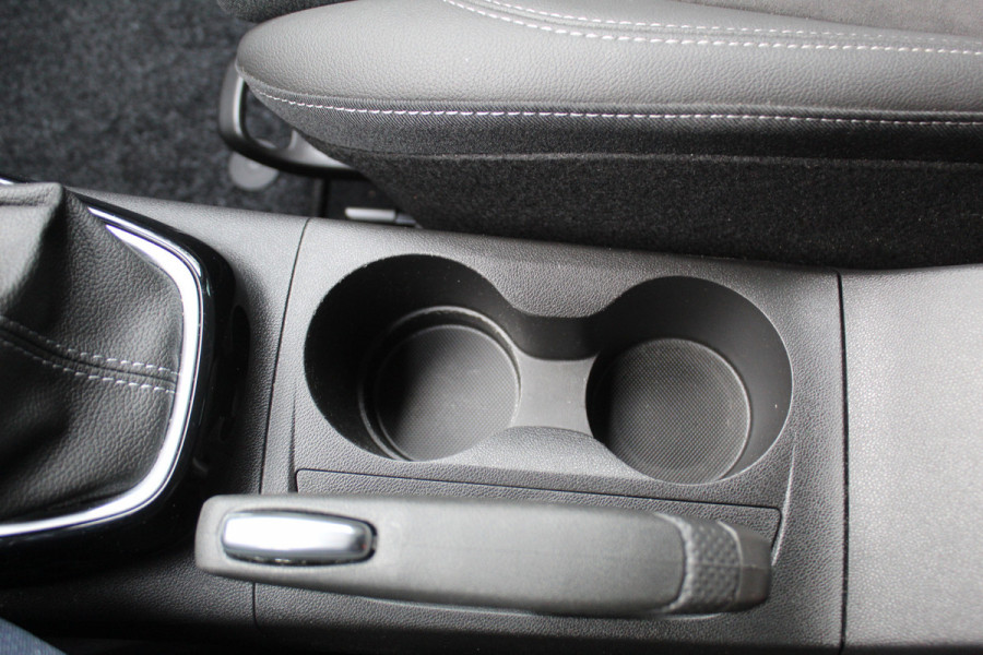 Opel Crossland 1.2-110pk Turbo Ultimate. Mooie en luxe hoogzitter met weinig km's ! Volautm. airco dual, cruise control, camera, comfortstoelen, metallic lak,  LM wielen, navigatie, telefoonvoorb., LED verlichting  etc.