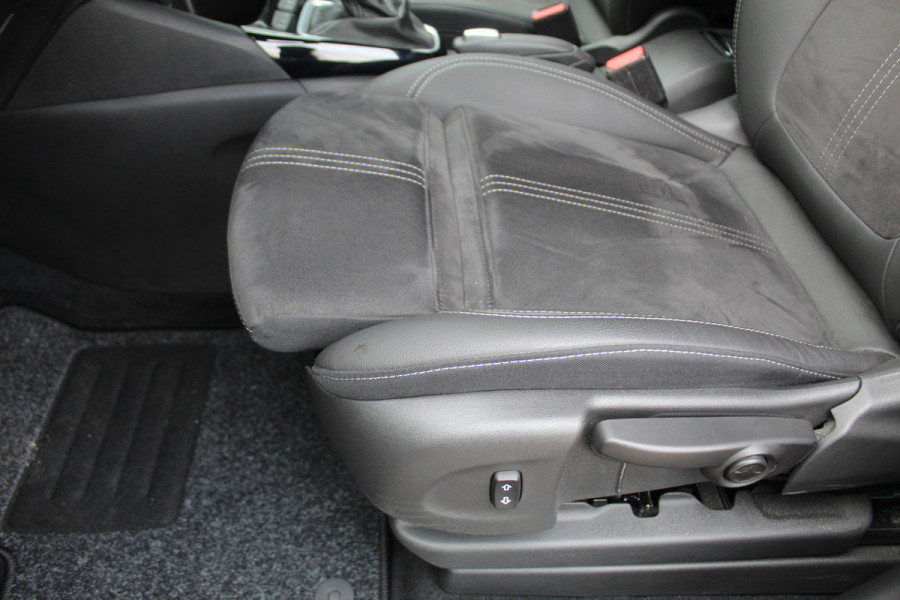 Opel Crossland 1.2-110pk Turbo Ultimate. Mooie en luxe hoogzitter met weinig km's ! Volautm. airco dual, cruise control, camera, comfortstoelen, metallic lak,  LM wielen, navigatie, telefoonvoorb., LED verlichting  etc.