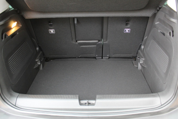 Opel Crossland 1.2-110pk Turbo Ultimate. Mooie en luxe hoogzitter met weinig km's ! Volautm. airco dual, cruise control, camera, comfortstoelen, metallic lak,  LM wielen, navigatie, telefoonvoorb., LED verlichting  etc.